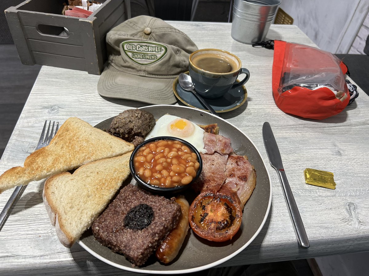 I don’t normally go into posting food photos but I had to with this breakfast! I won’t need to eat for a few days after. Little Rock café in Brodick. Oh, by the way, I went for wellies. 😊