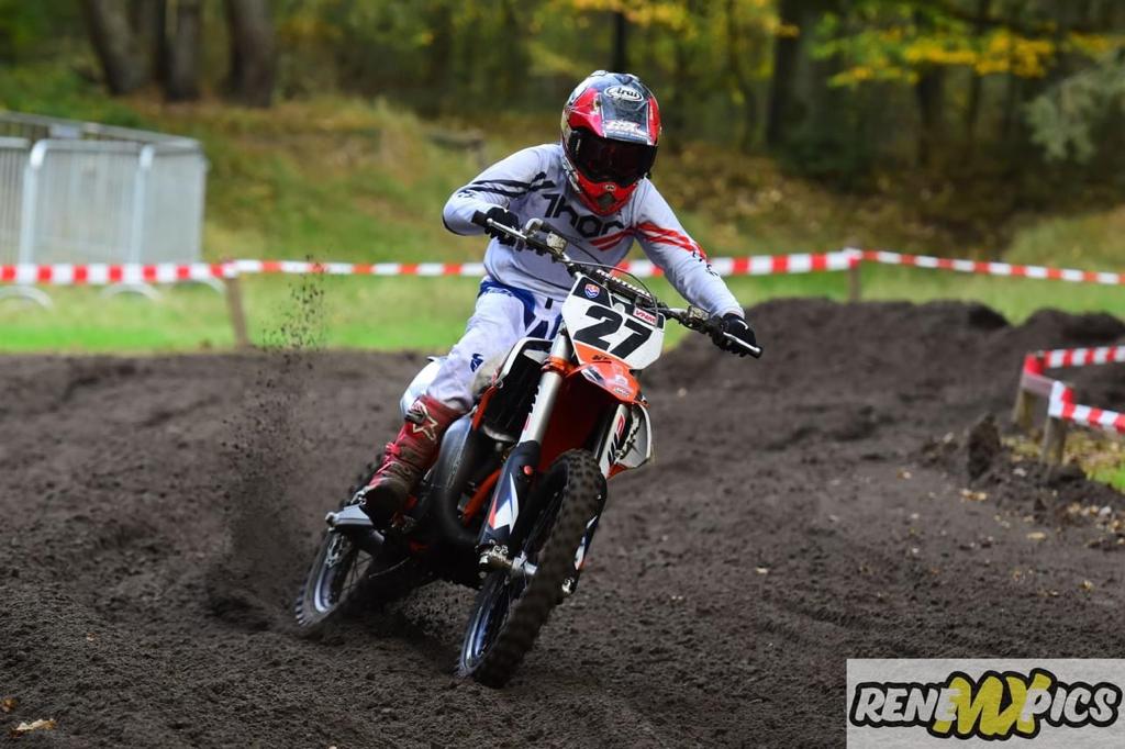 Tijd voor het volgende hoofdstuk voor Chento van Zoest, de 85cc ‼️💪 
#YouthProMX #VosOssMotoren  #RijkersBedrijfswagens #HGSExhausting #HaanWheels #HocoParts #DunlopNederland #WPSuspension #DT1Filters #Smitdakbedekkingen #MXDealsnl #Oakley #DunlopTyres #Motorex #PoweredbyKEMCO