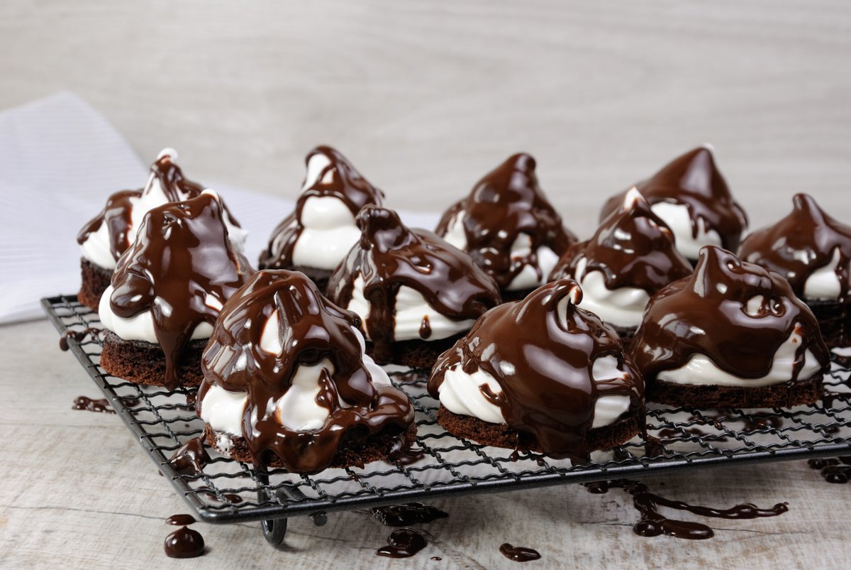 smallrecipecom's tweet photo. Recipe 👉 https://t.co/N89FcIy6cl
Chocolate Gravy Recipe  #smallrecipe #ChocolateChocolateGravy #Recipes #food
Chocolate gravy is a frequently used type of gravy in the southern states of America and is a part of their day-to-day

https://t.co/N89FcIy6cl https://t.co/3MfMB7u6SZ