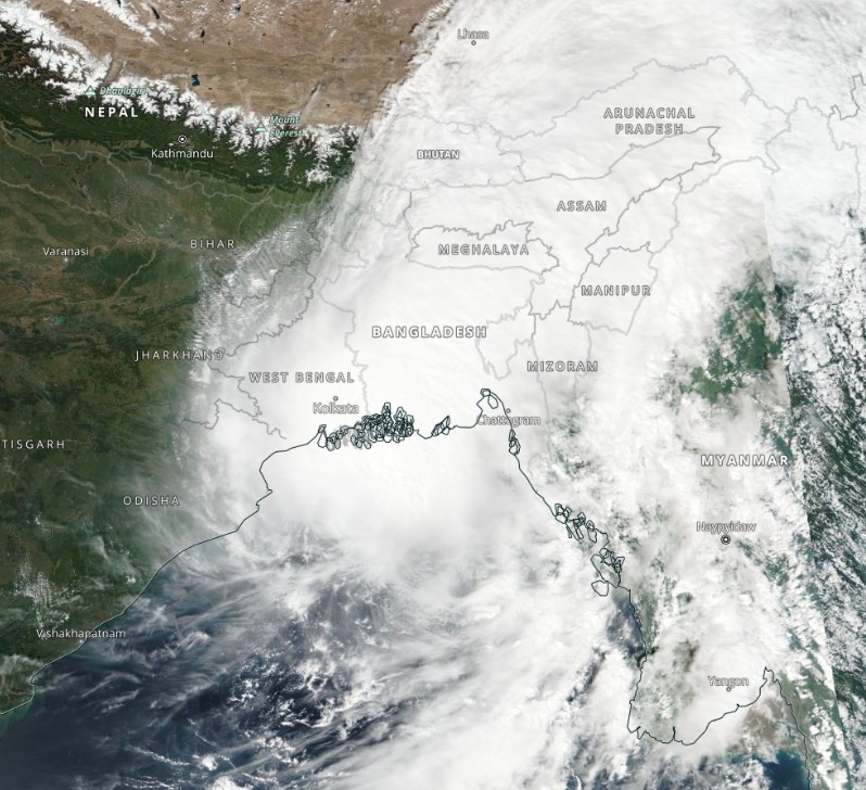 rpallanuk's tweet photo. Latest @UKHSA global #climate hazards - severe #flooding across southeast Asia & west/central #Africa; #sitrangcyclone hits Bangladesh; #HurricaneRoslyn strikes Mexico: https://t.co/ONCGy1JfWb https://t.co/pIrS5V4cfI