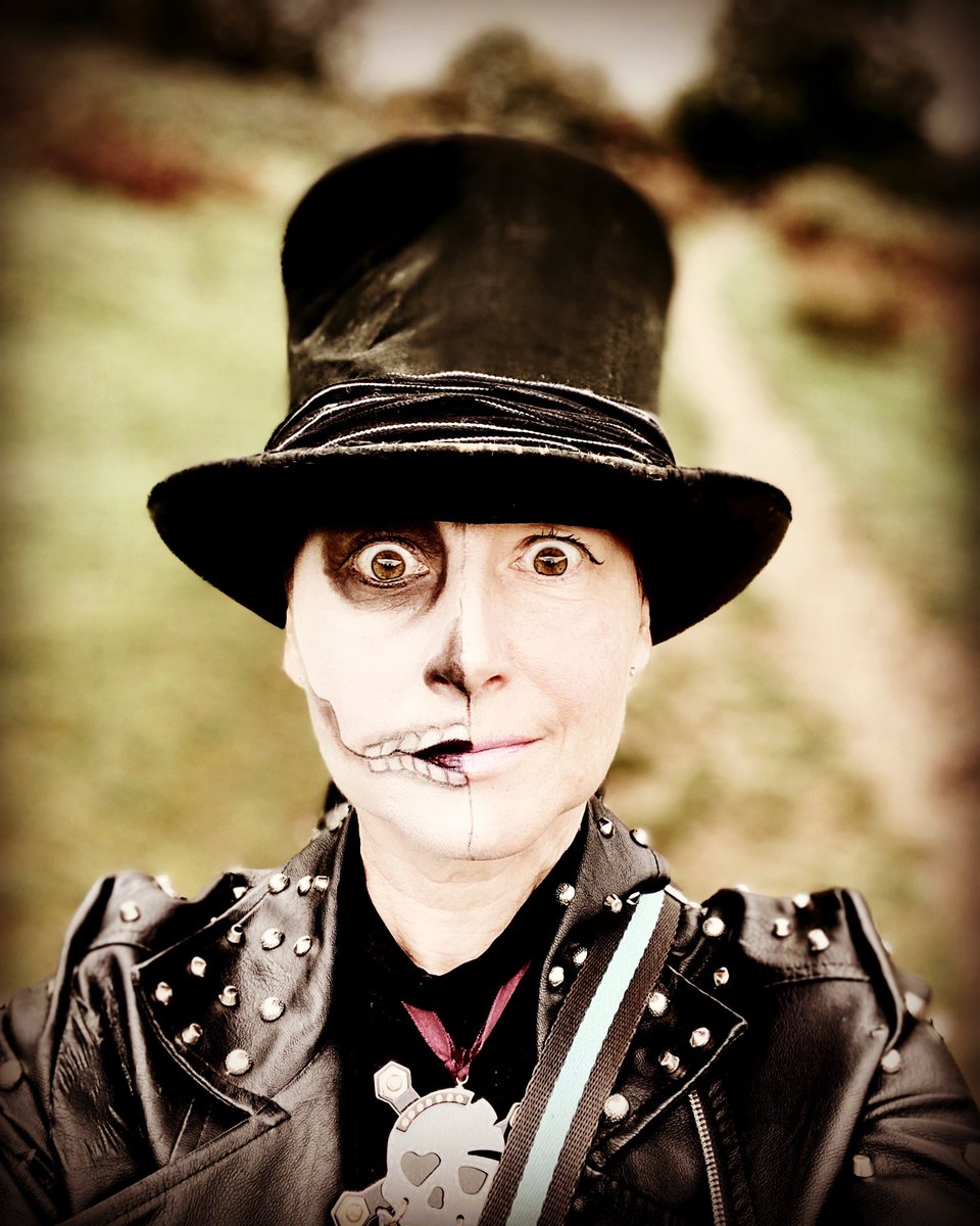 Happy Halloween 👻 My outfit for an average day networking last week in Knowle Park! As you do 😂 #Halloween #halloweencostume #Halloweenmakeup