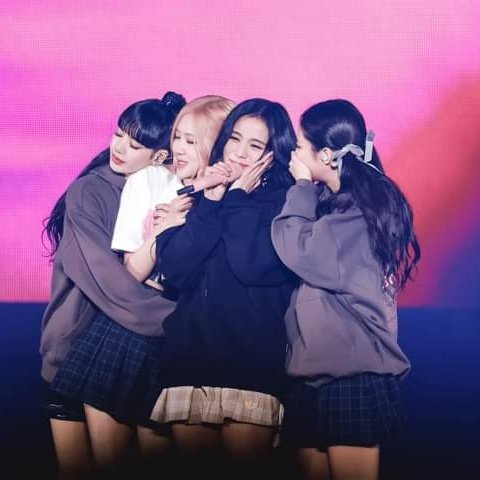 rljj16's tweet photo. VOTE BLACKPINKonMAMA
#VOTEMAMA #blackpink https://t.co/J0wAh2CkRy