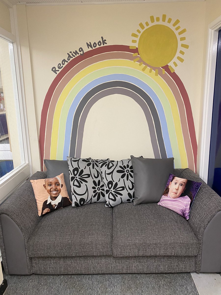We ❤️ reading in our reading nook! Looking forward to using our new space with our reading volunteers!
#readingmatters #welovetoread #readingvolunteers