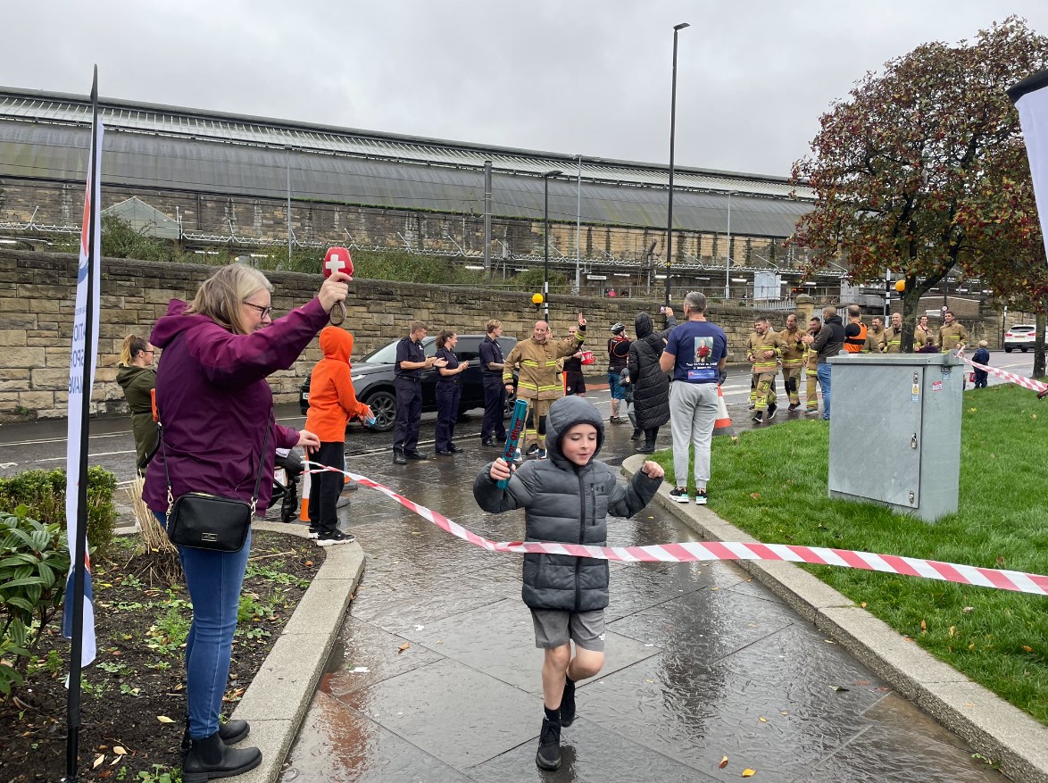 What an incredible run! 🏃‍♂️ On Saturday, FFs from @LeicsFireRescue completed their epic 186 mile run to raise money for @FightOliver They began their journey at 6am Friday morning and crossed the finish line in Newcastle in under 30 hours!