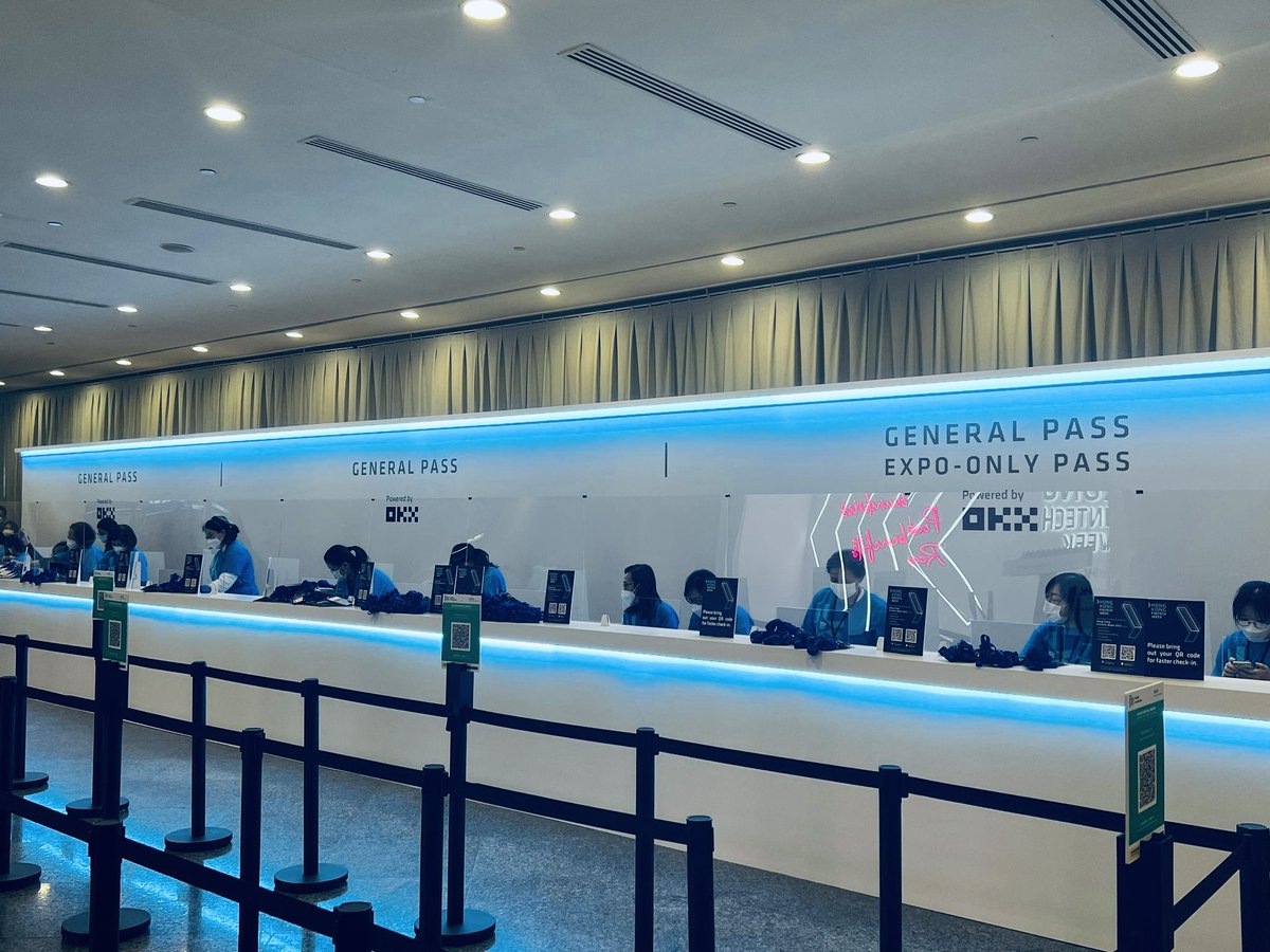 okx's tweet photo. 👋 Kicking off the week right at the #HKFTW 😎 

 Day 1️⃣ @HongKongFinTech 

👀  Spot us #OKX https://t.co/IQEMLDOt19
