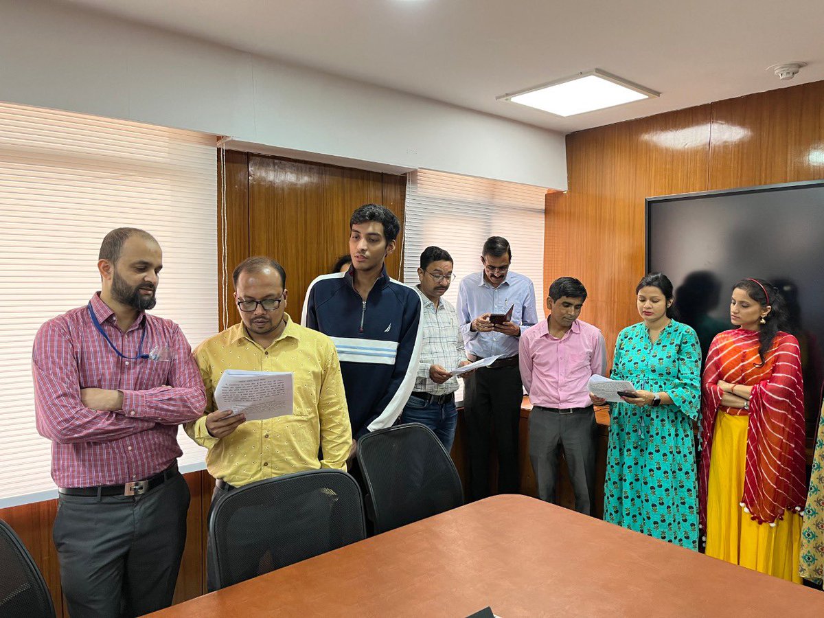 GoI_MeitY's tweet image. Officials of @GoI_MeitY today took the Integrity Pledge and Rashtriya Ekta Diwas Pledge on the occasion of #NationalUnityDay2022. #RashtriyaEktaDiwas2022 #SpecialCampaign2.0 

@digilocker_ind @DigitalIndiaCrp @NeGD_GoI