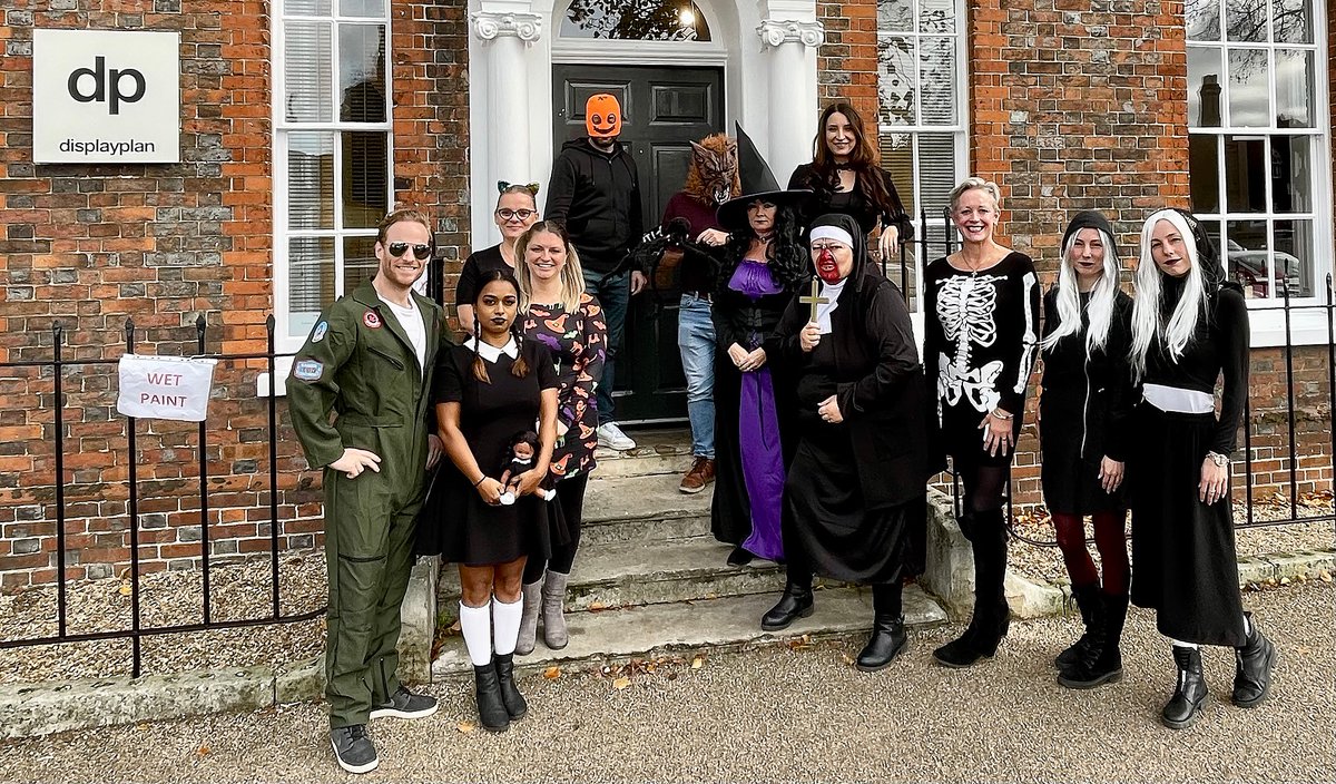 displayplan's tweet image. Happy Halloween from our crew 🎃

The team have been busy spooking it up, raising money for charity with a bake sale. All treats and no tricks on this occasion! 🧁

#halloween #charity #fancydress