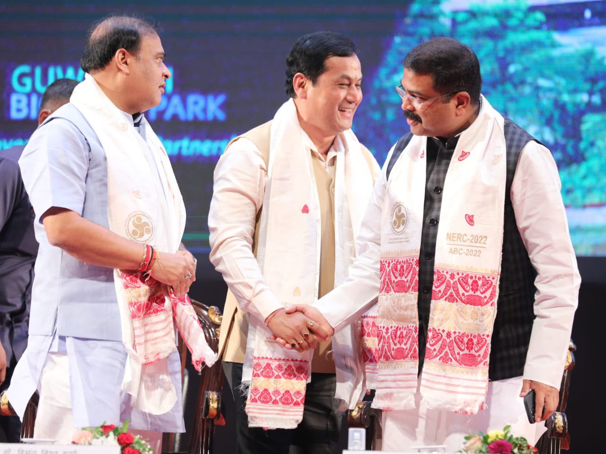 dpradhanbjp's tweet photo. Warm birthday greetings to my valued colleague Shri @sarbanandsonwal ji. 

He is playing an important role in promoting port-led development and in expanding the reach of India’s traditional medicinal practices. May he be blessed with a long, healthy and happy life. https://t.co/xJ7z5UGX3e