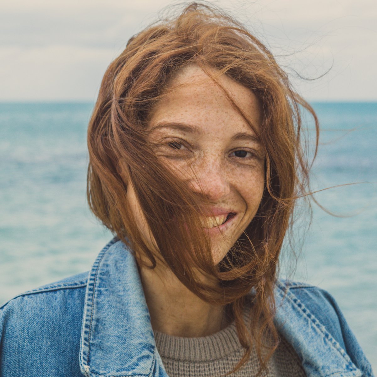 Tes cheveux sont abîmés ? Nos conseils faciles à mettre en place te permettent de réparer tes cheveux abîmés et de les fortifier pour une chevelure en bonne santé !Plus : nideco.fr/blogs/tips-ast…