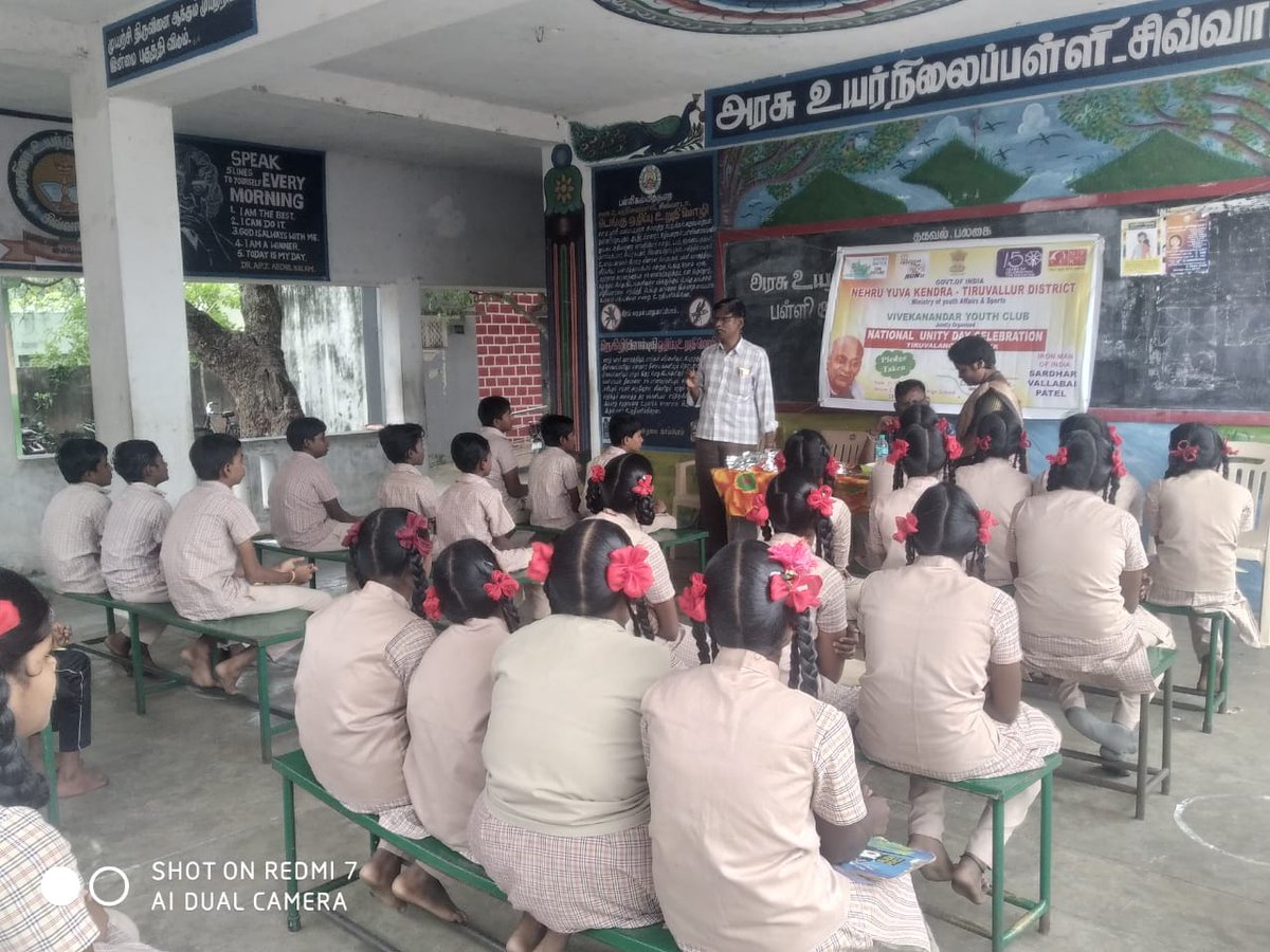 mybtiruvallur's tweet photo. 31.10.2022: #NationalUnityDay Program on commemoration of Birth Anniversary of Sardar Vallabhai Patel was conducted at Chivvada Govt. High School, Tiruvalankadu Block #Tiruvallur
#UNITYRUN2022 #UnityRunwithNyks #RunForUnity
@Nyksindia @YASMinistry https://t.co/D9TiZHS80C