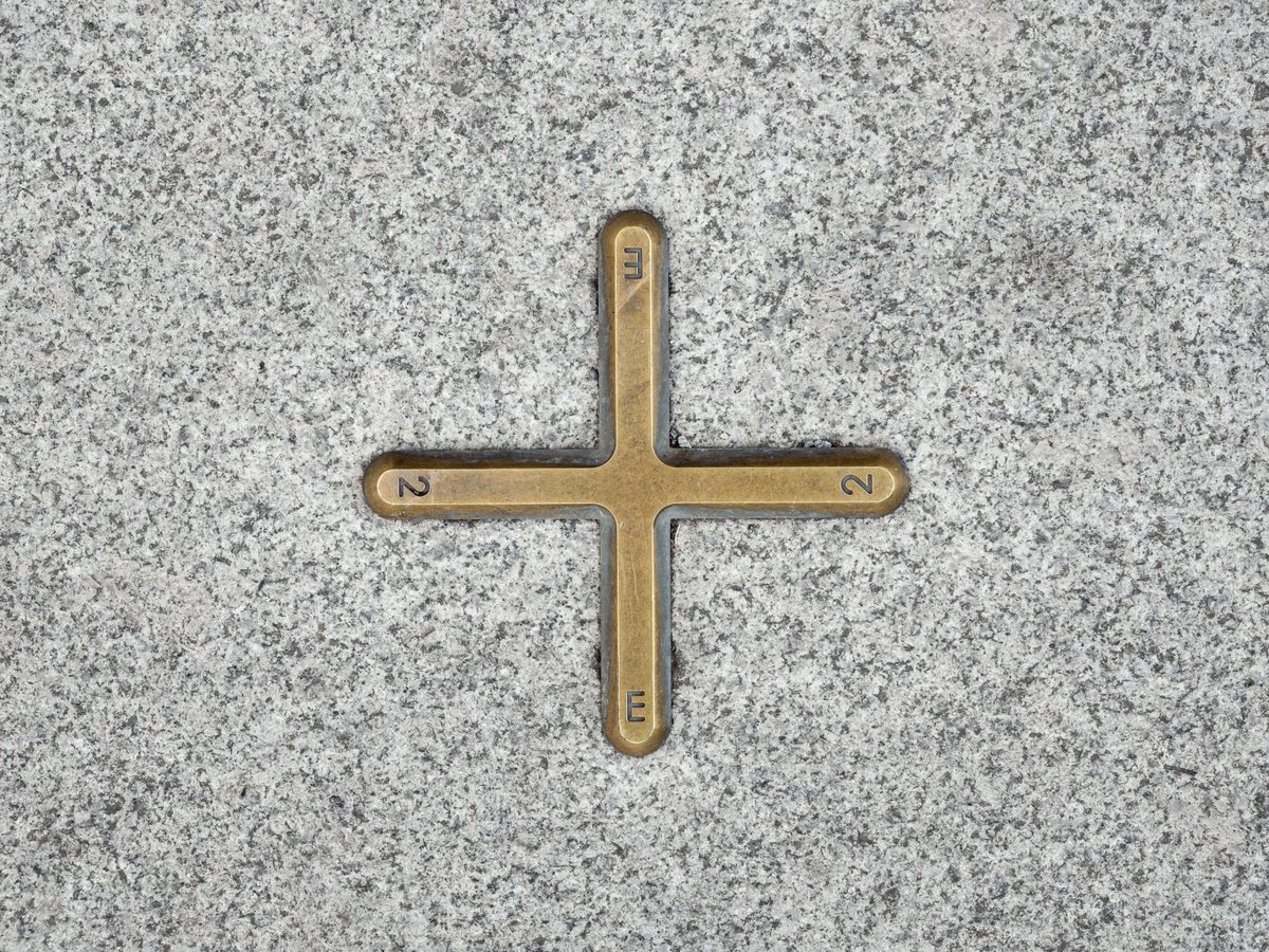 Super nice detail from <a href="/CarverHaggard/">CarverHaggard</a>'s new public square in Harrow – this grid of sunken metal crosses across the whole site which make temporarily designating specific areas of the square for market stalls or public events east and flexible.