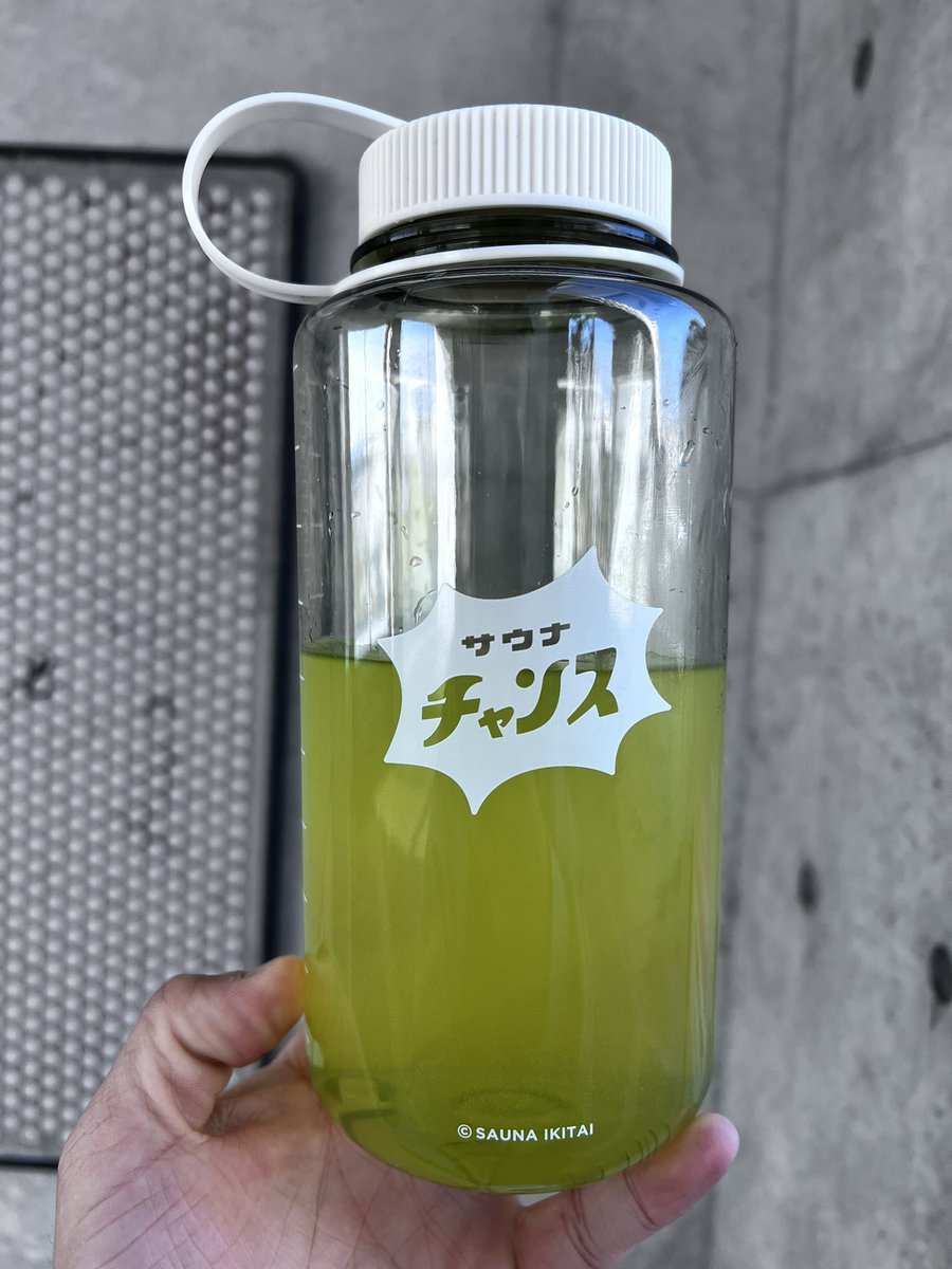 Ms52091834's tweet photo. 合法で、場合によっては違法に感じる飲み物ってなぁんだ？

正解は、オロポです。

3coinsのグッズ最高。キーホルダーも買っちゃった https://t.co/3jBiuDdq4F
