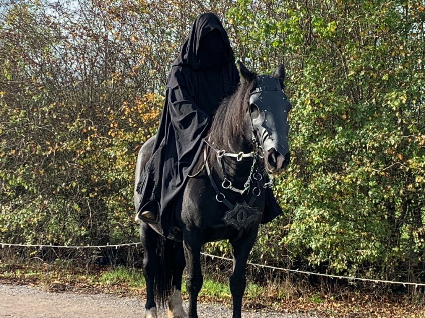 Happy Halloween! Fun time exploring locations of the <a href="/ChilternOAM/">Chiltern Open Air Museum</a> on a beautiful autumnal day <a href="/BowenLisamareeb/">Felicia Bowen</a> @AbelMacgregor <a href="/FableIsabella/">The Fable of Isabella</a> #Halloween2022 #Samhain