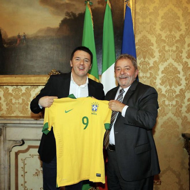 matteorenzi's tweet photo. Che storia incredibile quella del Presidente Lula. Che vittoria spettacolare quella di stanotte. Buon lavoro, Presidente. E scommetto che da lassù il tuo amico don Renzo ride come un pazzo https://t.co/1TpoRbxtR6