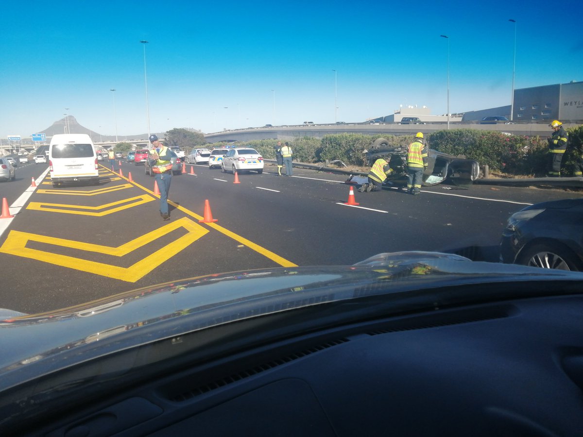 Tyger216's tweet photo. @TrafficSA, N1 inbound at M5 turnoff. Tragically apparently 1 deceased. https://t.co/9BmAmpSlFs