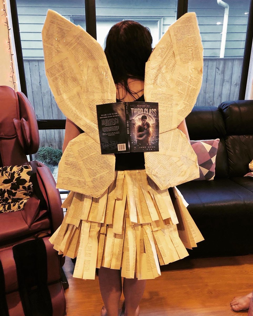dove_author's tweet photo. My best #halloweencostume yet! #Halloween #citiesofcloudandearth #booktwt #WritingCommunity https://t.co/mgFbIR4d7T