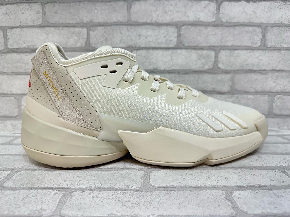 gallery2basket's tweet photo. 【11/1(火)発売】
adidas D.O.N. Issue 4
(GY6502)

https://t.co/hnBlYqMPeT

#gallery2 #ギャラリー2 #ギャラ2 #バスケットボール #バスケ #バッシュ #basketball #adidas #adidasbasketball #nba #cavs #ClevelandCavaliers #spida #donovanmitchell #donissue4 #donissue #adidasdonovanmitchell https://t.co/nx818xFllb
