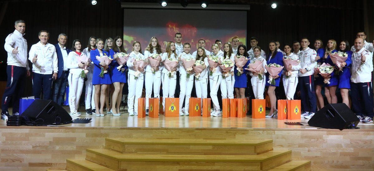 В МЧС России прошло торжественное мероприятие по случаю 85-летия пожарно-спасательного спорта
mchs.gov.ru/deyatelnost/pr…
#МЧСРоссии #МЧС