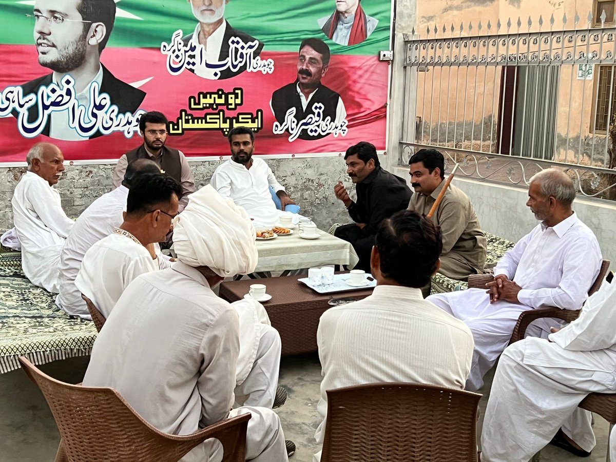 PTIPunjabPK's tweet photo. [فیصل آباد:حقیقی آزادی مارچ کی تیاریاں اپنے عروج پر] 
صوبائی وزیر محکمہ مواصلات و تعمیرات، حکومتِ پنجاب، @sahialiafzal کی حلقہ پی پی 97 لوگوں سے اہم میٹنگ۔ پی پی 97 سے بڑا قافلہ حقیقی آزادی مارچ میں بھرپور شرکت کرنے کو تیار.
#PP97
#حقیقی_آزادی_مارچ
#نکلو_پاکستان_کی_خاطر https://t.co/YIdnWaCv19