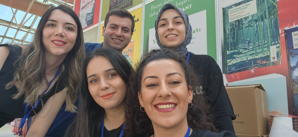 Antalya'nın da bitmesiyle 1,5 aylık fuar turnesinin sonuna geldik. 

Yaşasın edebiyat, yaşasın kelimeler.