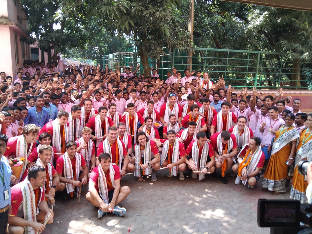 TheHockeyIndia's tweet photo. The Spain team visited the students at the KIIT facility campus today, 31 October, at 10:00 AM during their morning prayers.

#HockeyIndia #IndiaKaGame #FIHProLeague @CMO_Odisha @sports_odisha @IndiaSports @Media_SAI https://t.co/oltCBHG3Tg