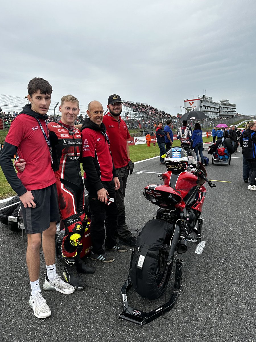 Good Morning Breakie Team it’s Monday!

I kick 🦵 start the <a href="/BFBSAldershot/">BFBS Aldershot</a> Forces Halloween 🎃 Breakfast Show at 6.30am

At 9.10am I chat to Army MotorBike 🏍 Racer <a href="/Tommo21Racing/">Tommo#21 - Motorcycle Road Racing</a> 

Have a marvellous day!