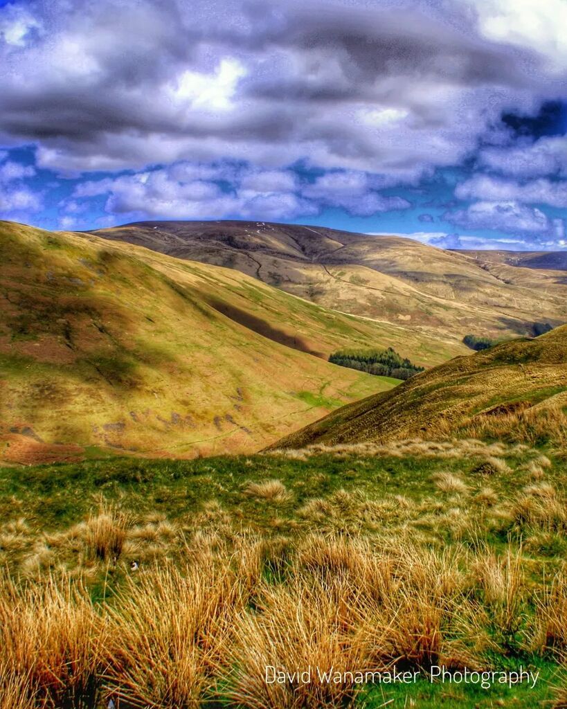 The views are sumptuous in the Borders Area.#scotland #scotland_greatshots #scottish #scottishlandscape #ifitsnotscottishitscrap #scenery #instascenery #instagram #instapic #earthfocus #earthpics #capturebritain #explorescotland instagr.am/p/CkXi0WSuuBL/