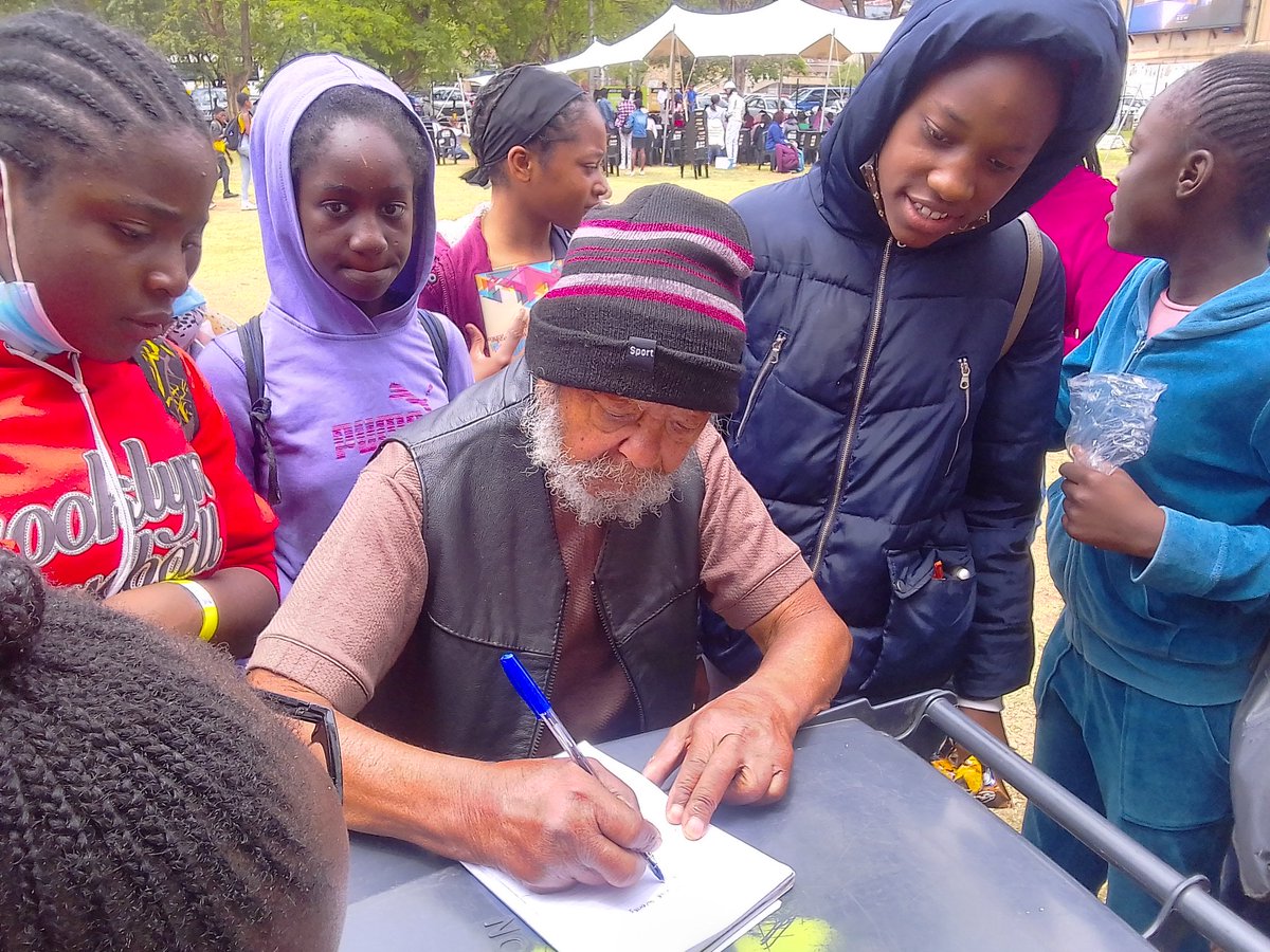Jozibookfair's tweet photo. Insurgent Poet James Mathews at the 14th Annual Jozi Book fair

Special Poetry lesson for young minds.
#jozibookfair #14jozibookfair https://t.co/zCtMX1jvb5