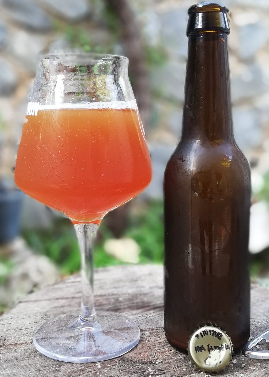 milbeerista's tweet photo. ...herbàcia, floral. Em sembla que encara està verda. Poca carbonatació i tèrbola.
#craftbeer #cervesaartesana #cervesaartesanal #ImperialIPA #IPA #IndiaPaleAle #beer #cerveza #pivo #birra #cervesa #olut #øl #bière #beerporn #localbrewing #homebrewing #homebrewers #homebrew https://t.co/oElNmj2GfH