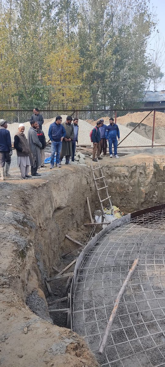 sehydbla's tweet photo. Worthy Chief Engineer PHE Kashmir examining the progress of various ongoing JJM works of District Baramulla @DCBaramulla @DrSyedSehrish @JJM_JK @SyedAbidShah @MoJSDDWs @BJKawoosa @hanif1456 https://t.co/wY7tyeGZKK