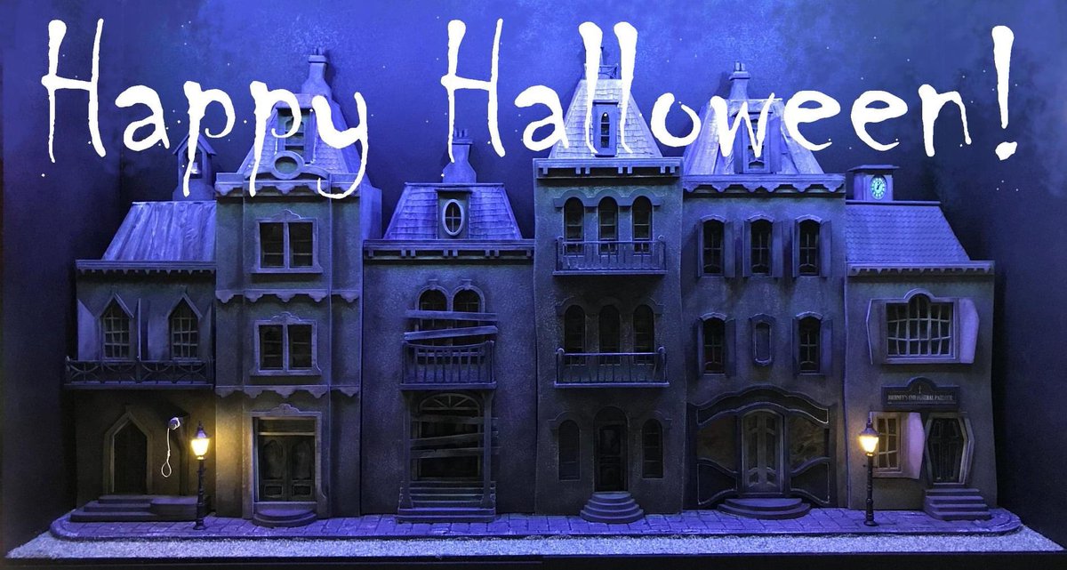 Happy Halloween to everyone who is celebrating today! 👻🎃

#petiteproperties #deadend #spookyminiatures #spookystreet #petitepropertieskits #quarterscale #dollshouse #dollshousekits