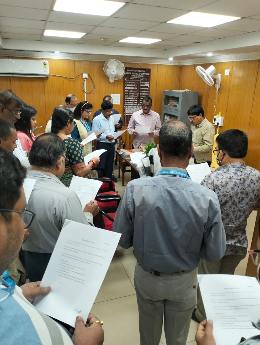 AgcsOdishaDca's tweet photo. Observance of Vigilance awareness week and Integrity pledge-taking by the employees/officials at Directorate of Cooperative Audit, Odisha on 31.10.2021 https://t.co/SKYlEV90Bk