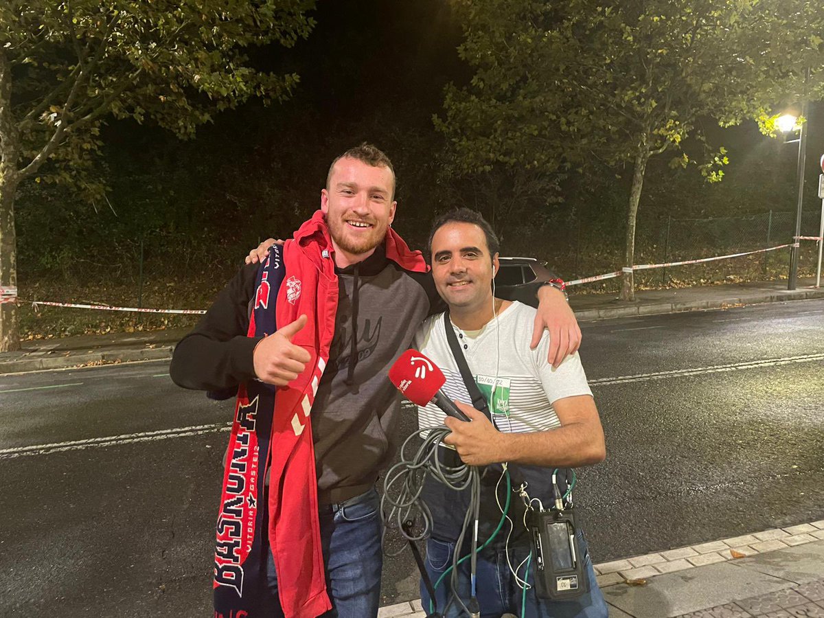 RVKirolak's tweet photo. 👉 Ayer, tras la victoria en Bilbao, nos encontramos al doble de Matt Costelo 

👉 Se llama Ander y habló con @RitxiWar https://t.co/TRzAM23CwJ