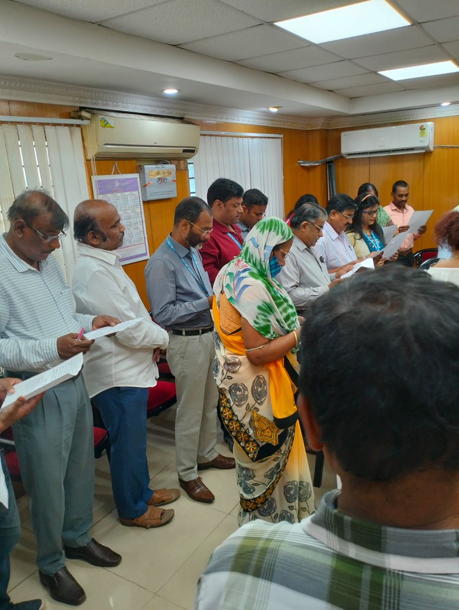 AgcsOdishaDca's tweet photo. Observance of Rashtriya Ekta Diwas (National Unity Day) and pledge-taking ceremony at Directorate of Cooperative Audit, Odisha on 31.10.2022. https://t.co/DHfqn2hGbh