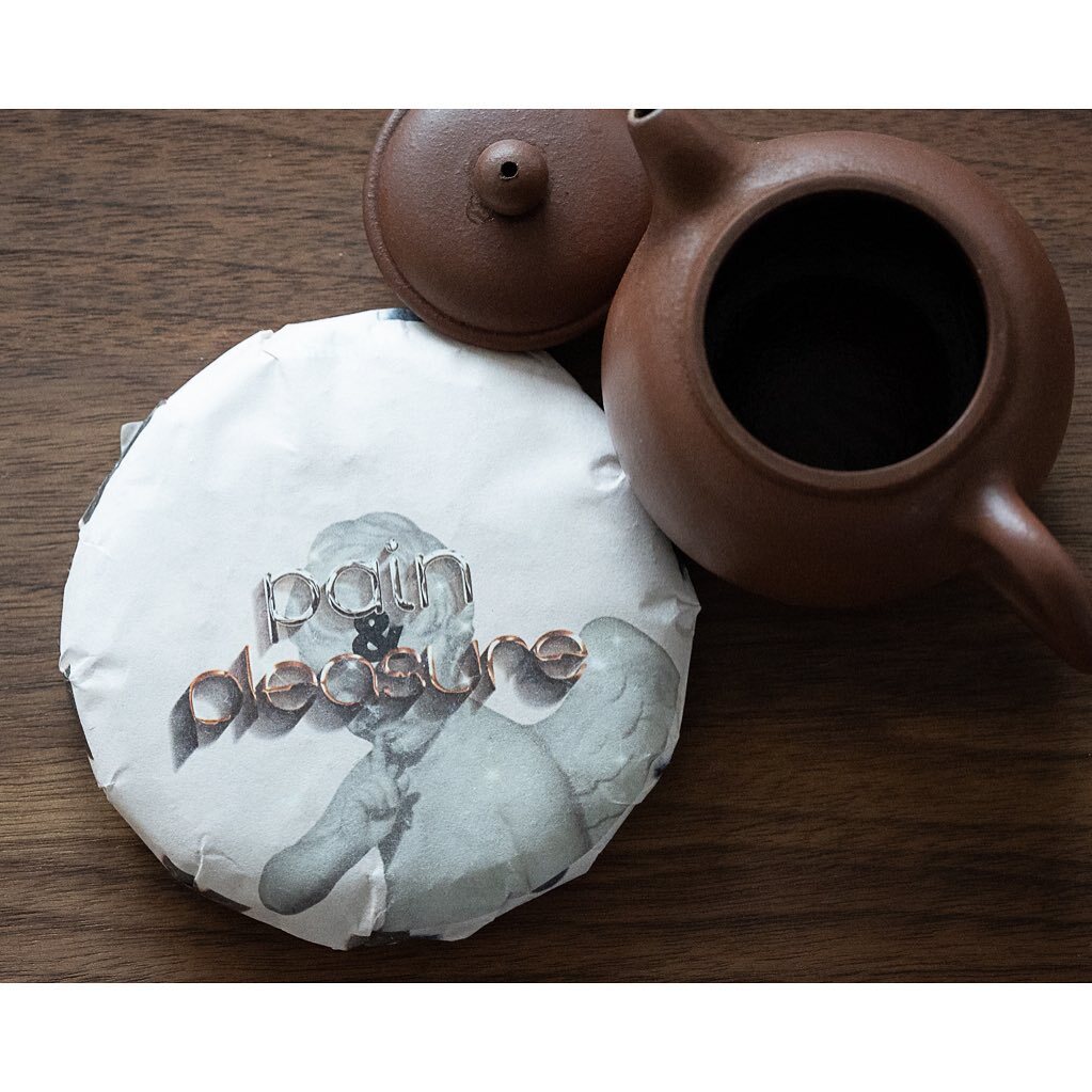 strayleavestea's tweet photo. 2022 Pain &amp; Pleasure from @bitterleafteas

Less bitter than I was expecting to begin with. Not the over the top Laomane vibe, but present none the less. 

Settles into an intense session. You'll feel this one all the way to the backs of your cheeks. Very… https://t.co/HbkIn2raWd https://t.co/eo7xlIgABZ