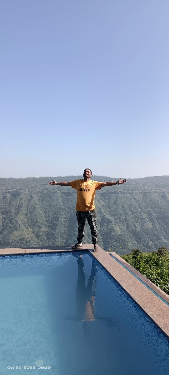 paramvaibhav's tweet photo. #Memory_Lane
Pic 1 - In Spain , Montserrat - Stairway to Heaven
Pic 2 - Mahabaleshwar , infinity pool - #Sahyadri is Heaven https://t.co/tvavfwIRos