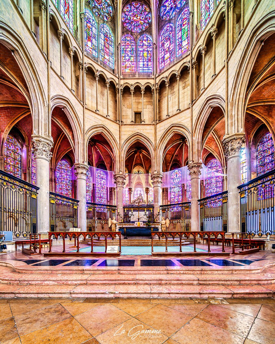 La cathédrale Saint Étienne d'Auxerre - France 
#Auxerre #bourgogne #yonne #burgundy #nikoneurope #nikonz6ii #photography #photo #photooftheday #photographie #Nikon