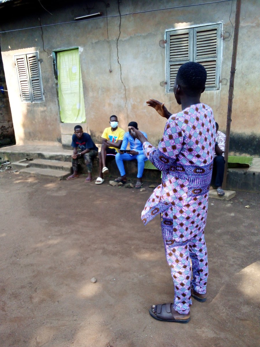 LeMecduClimat's tweet photo. Les jeunes ont besoin de l'information pour passer à l'action 👍🏿.
J'étais avec des jeunes quelques part à Porto-Novo pour parler changement climatique 🥺.
Le climat a besoin de nous 💪🏽.
Le climat a besoin de la jeunesse car nous sommes le monde de demain .
#climat https://t.co/0WdHIFKQfM