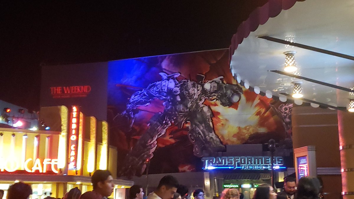 Dan17yT's tweet photo. Sunday night at Universal Studios https://t.co/A8kU55M0Jf