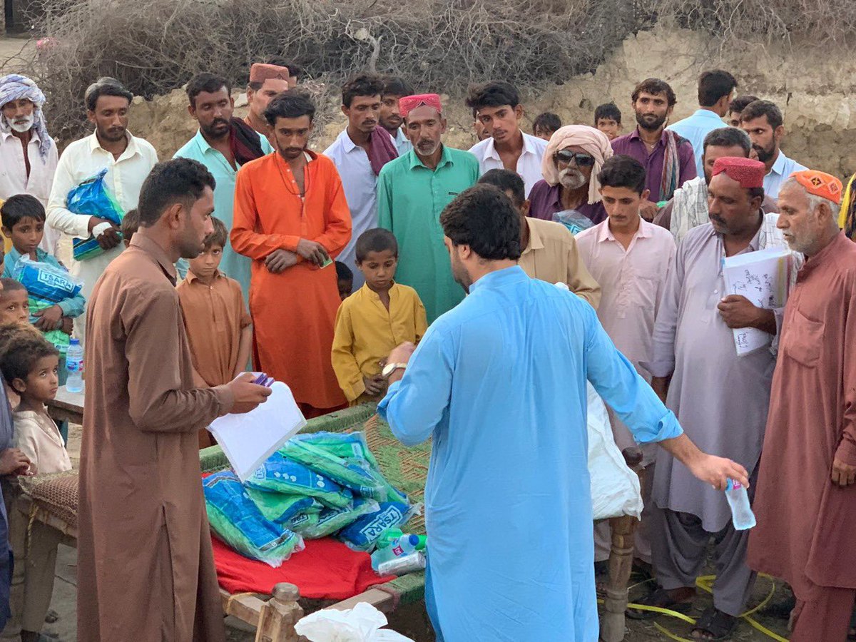 ItalyinKarachi's tweet photo. Under the aegis of the Consulate of Italy in Karachi, the Italian Agency for Development Cooperation and INGO-ISCO distributed mosquito nets to Jacocabad district, Sindh to victims affected by the 2022 floods #PakItaly #ConsulateOfItaly https://t.co/A9NeVJNvBp
