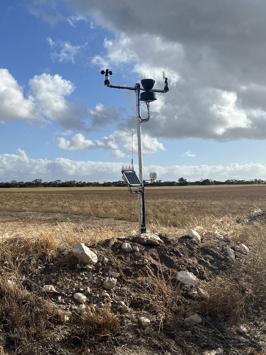 Plenty of showers of rain in Lock today. Ready to capture the next one. I think the country is unanimous in voting for no more rain at the moment though!! Wind speed sensor getting a work out today!
