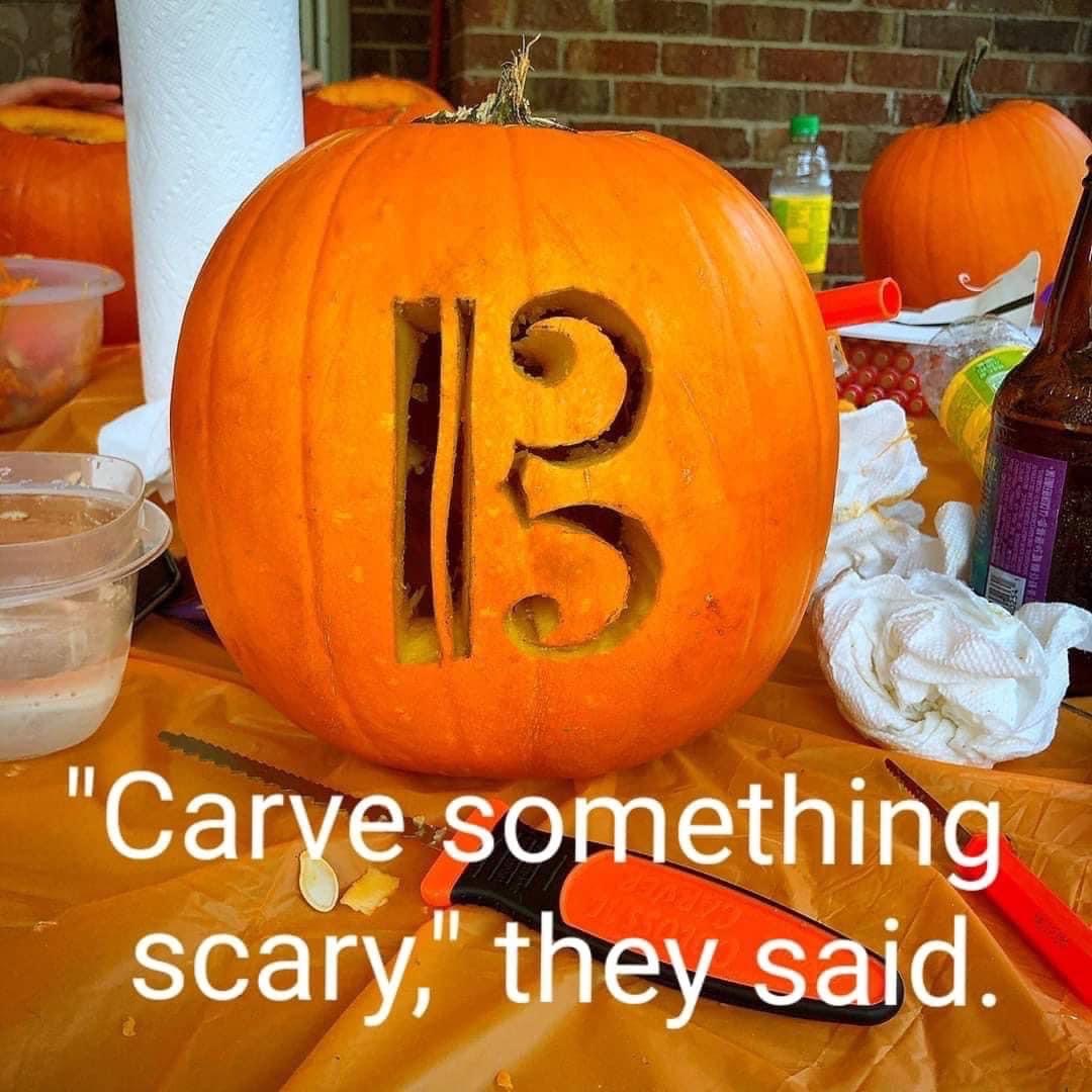 bachtrack's tweet photo. Halloween fun... with apologies to viola players! 🧙‍♀️🎃 🎻 https://t.co/sJl2k5WAtu
