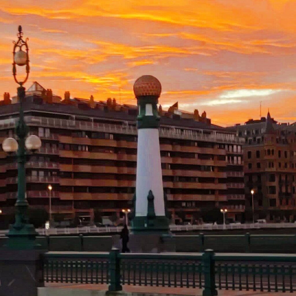 Saludo a quienes tengan que trabajar hoy! 
Al resto… seguid disfrutando 😅
.
#egunon #donostia #donostiasansebastian instagr.am/p/CkXmBrItfdf/