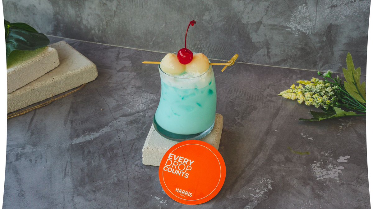 HARRISTebet's tweet photo. Enjoy a taste of "Ocean Blue Milk" at Harris Cafe. https://t.co/C6XGxvUBrP
