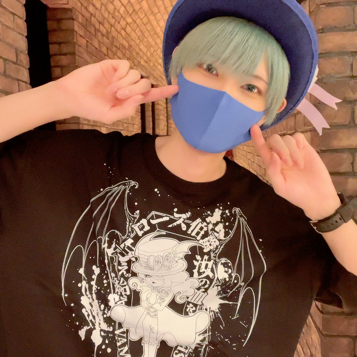 smtm13's tweet photo. 伯爵(@fromVampireRose )に最後バイバイしに行ったら、ローズ伯爵Tシャツもらったよー🌹

アリスレストランもVAMPIRE CAFEも、もっともっとHappyになりますよーに✨ https://t.co/tRxsi7RJy0