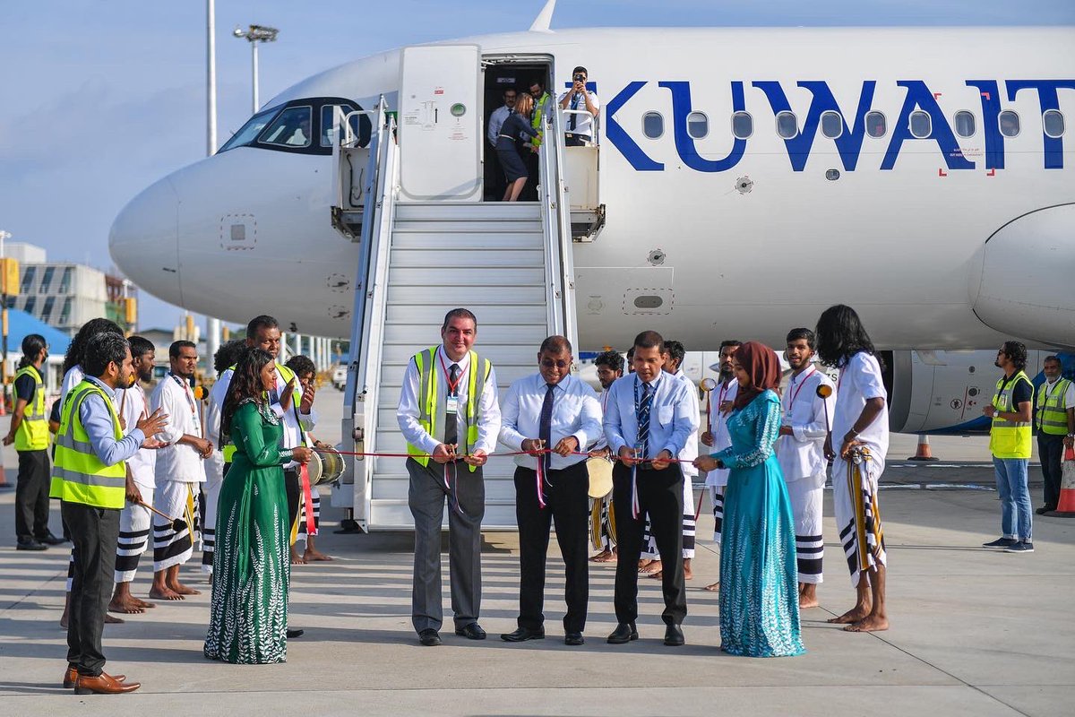 VelanaAirport's tweet photo. Welcoming @KuwaitAirways to the #SunnySideofLife 🇰🇼 ✈️ 🇲🇻

We are delighted to have you on board 😄

| #VisitMaldives | #KuwaitAirways | #EarningYourTrust https://t.co/8n0SGMcDJl
