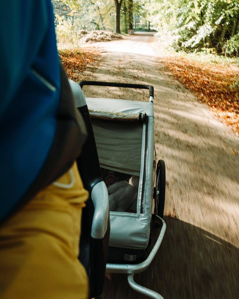 Quick summary of a few days spent outside, in a forest cabin. Just the four of us, my girlfriend, our children and me. Our own bikes packed, with a two-seat trailer also fully loaded we were set. Time well spent. 🍂🍁🌳

Swipe for a few more images. instagr.am/p/CkXoVJftYls/
