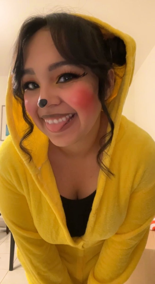 KTend0's tweet image. Got a PIK-AT-CHU and i must say you are SHOCKingly beautiful 

#Halloween2022 #Halloween #pokemon #Pikachu #pika #Costume #cosplay