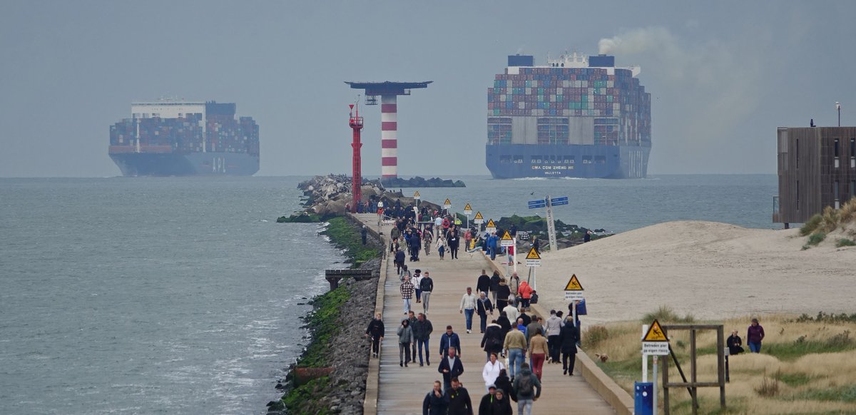 Uitwaaien op de Noorderpier bij <a href="/HoekvanHollandd/">Hoek van Holland!</a> Topattractie in de <a href="/HavenRotterdam/">Havenbedrijf R'dam</a> Vanaf morgen wordt het weer uitkijken daar voor de golven bij verraderlijk herfstweer Mooie plaat van Kees Torn