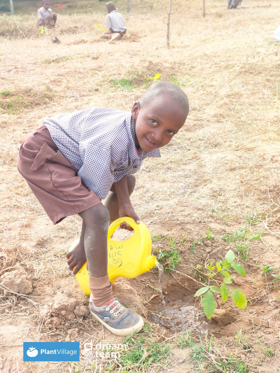 Let's like❤️and retweet🔁to show support for this climate change warrior from Oldonyoo Orashaa Primary School in Narok County. 

#COP27 #ClimateAction